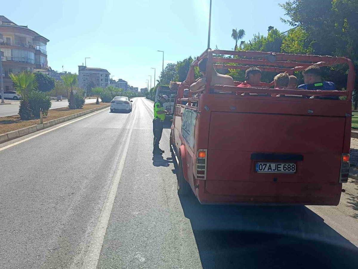 Alanya\'da safari araçlarına denetim, 3 araca 32 bin TL ceza kesildi
