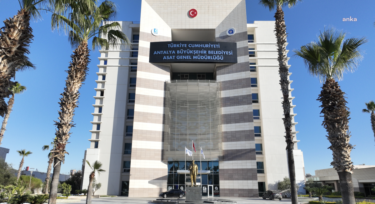 Antalya\'da denizdeki renk değişiminin içme suyu hattı arızasından kaynaklandığı açıklandı
