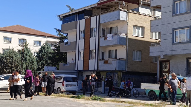 Bursa İnegöl'de 4. kat balkonundan düşen 24 yaşındaki genç kız hayatını kaybetti