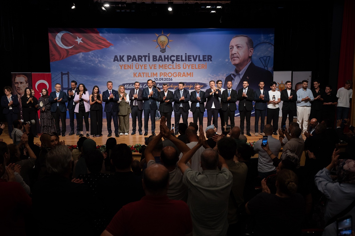 Bahçelievler\'de CHP\'li 3 meclis üyesi AK Parti\'ye geçti