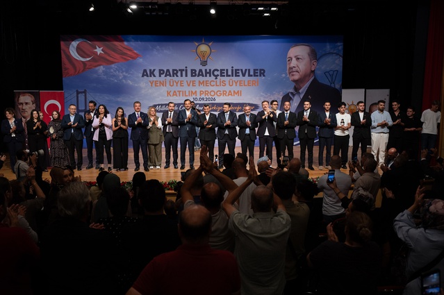 Bahçelievler'de CHP'li 3 meclis üyesi AK Parti'ye geçti