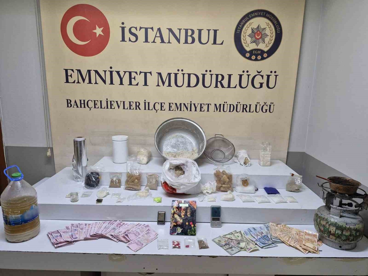 Bahçelievler\'deki operasyonda 11 kilo 192 gram uyuşturucu ele geçirildi, 4 şüpheli gözaltında