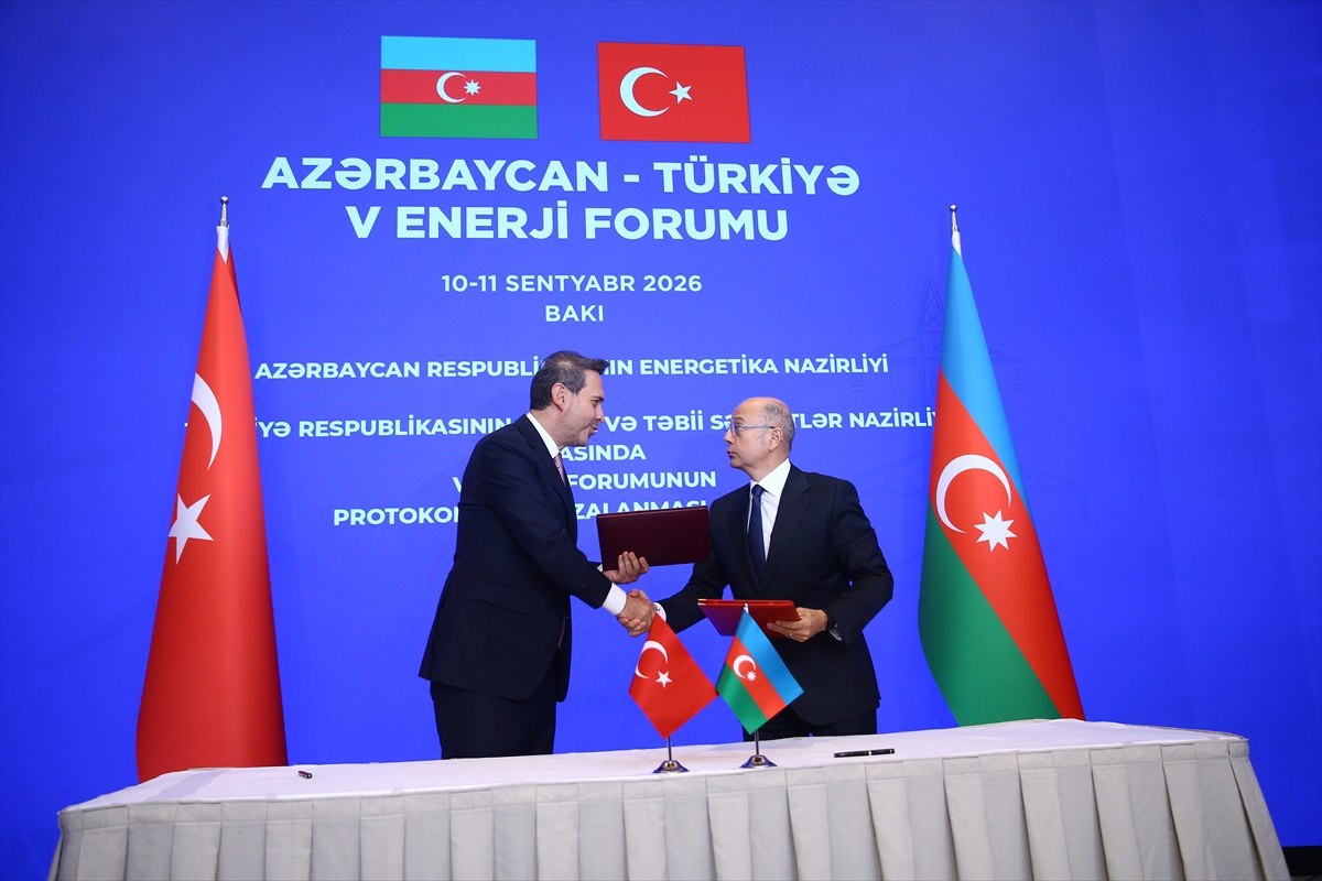 Bakü\'de 5. Enerji Forumu\'nda Bayraktar, elektrik odaklı üç yeni projeyi açıkladı