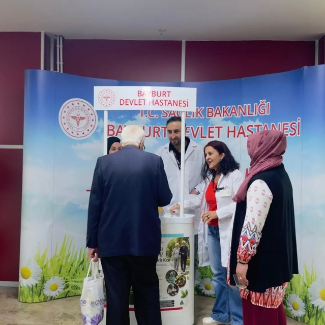 Bayburt Devlet Hastanesinde sağlık çalışanlarına dengeli beslenme eğitimi verildi