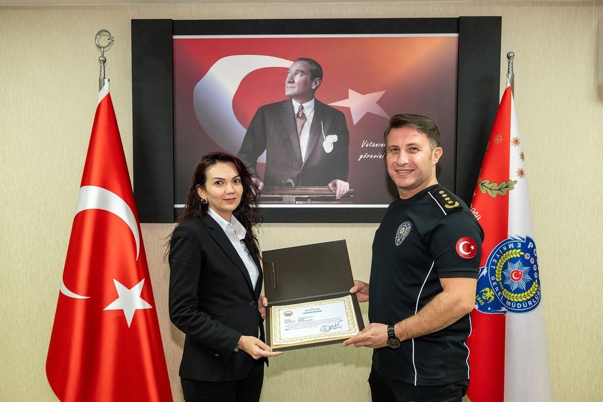Bilecik\'te başarılı emniyet personellerine belgeleri törenle verildi