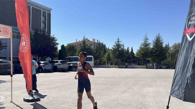 Çorum'da ilk kez aquatlon yarışı düzenlendi, 5 ilden 50 sporcu mücadele etti