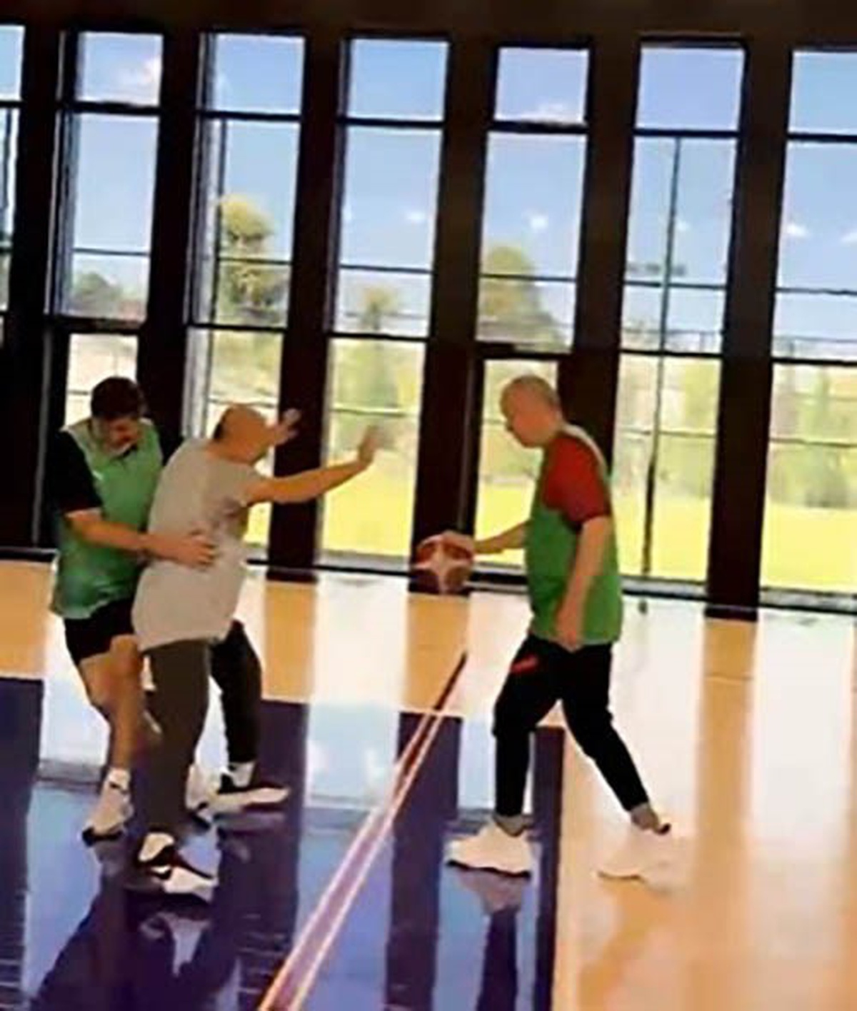 Cumhurbaşkanı Erdoğan basketbol oynadı