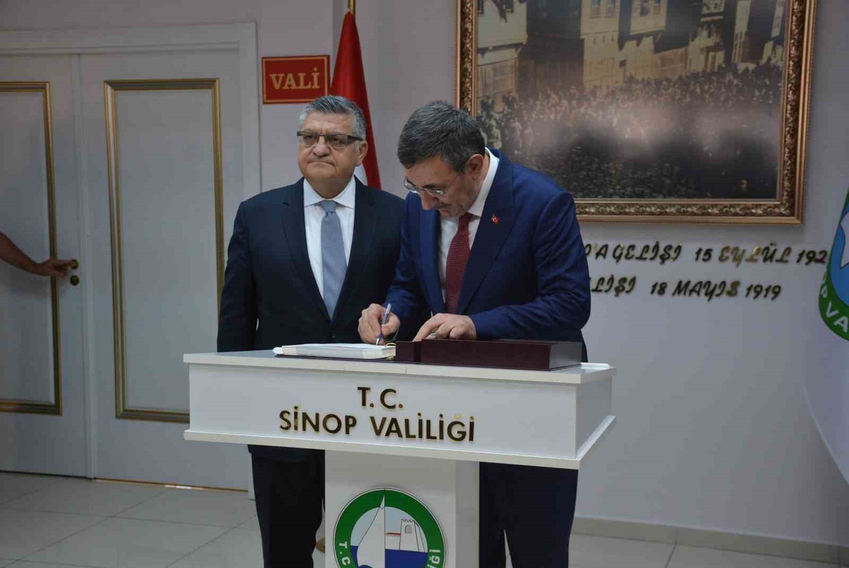 Cumhurbaşkanı Yardımcısı Yılmaz Sinop\'ta temaslarda bulunuyor