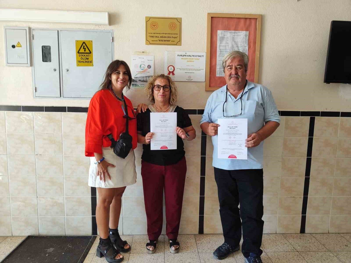 Datça’da ’Okulum Temiz’ belgeleri okullara teslim edildi