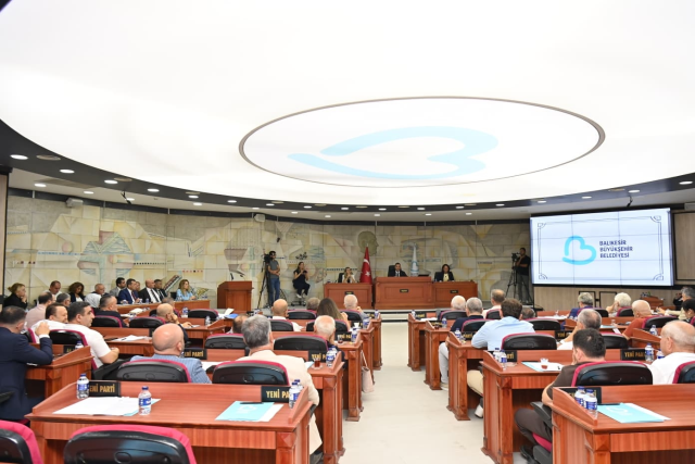 Balıkesir'de CHP'den kopan isimler Başkan Akın'ı eleştirince AK Parti'nin diline düştü