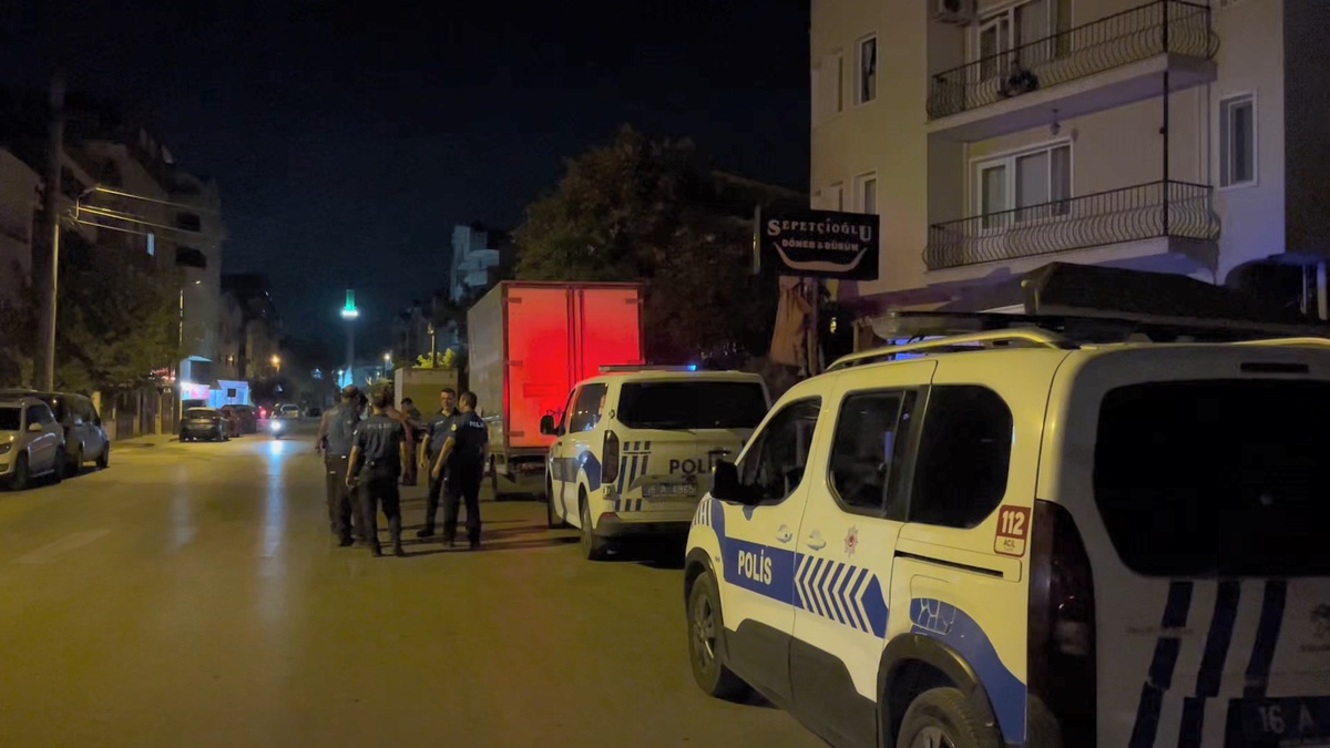Bursa\'da eşine ve polise saldıran şüpheli biber gazıyla etkisiz hale getirilip gözaltına alındı