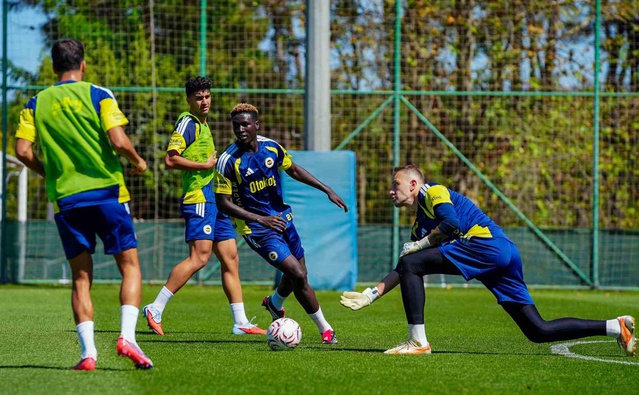 Fenerbahçe Gaziantep FK maçı hazırlıklarına başladı, İsmail Kartal antrenmanda yok