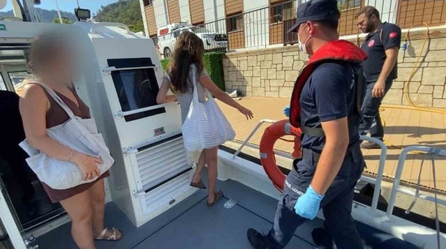 Fethiye açıklarında yaralanan iki kişi Sahil Güvenlik botuyla tahliye edildi