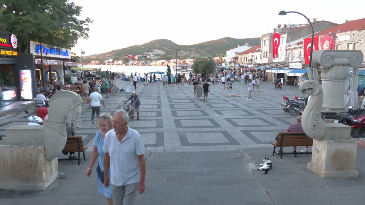 Foça Belediye Başkanı Fıçı\'nın AK Parti\'ye geçişine yurttaşlardan tepki yağdı