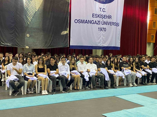 ESOGÜ Tıp Fakültesi'nde beyaz önlük töreni düzenlendi