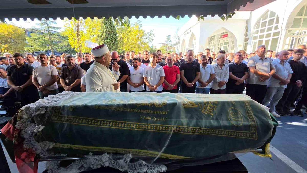 Sakarya\'da otomobilin çarptığı 23 yaşındaki Begüm Fil\'in ölümüne ilişkin sürücü tutuklandı