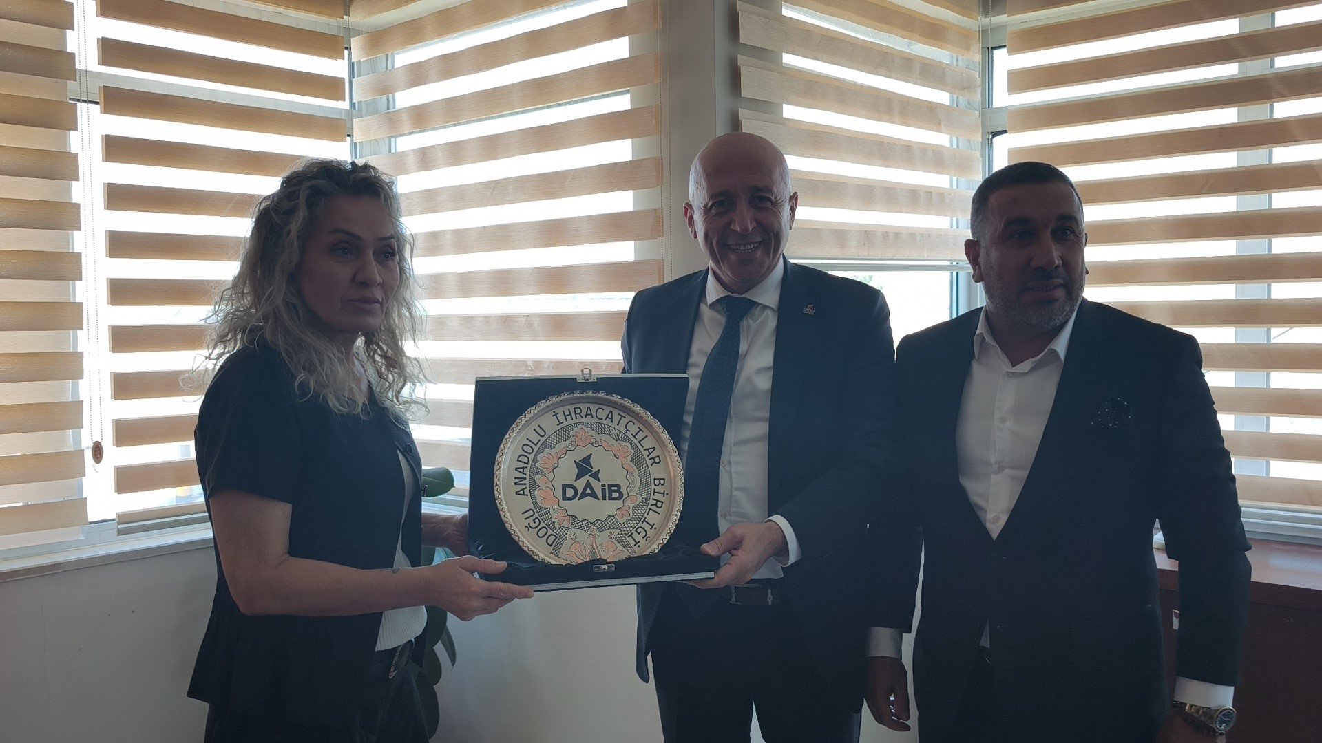 DAİB heyeti Şırnak'ta ihracat için Habur ve Valiliği ziyaret etti