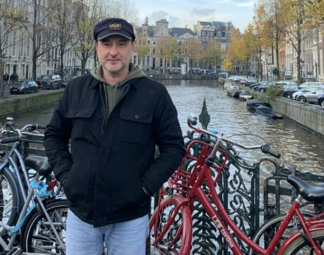 Hastanede tedavi görüyordu, ünlü şarkıcı Nev entübe edildi