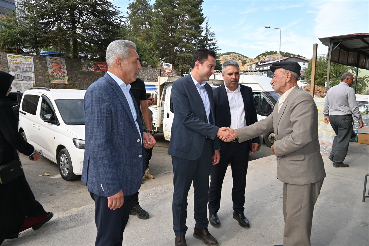 Hizan Kaymakamı Öztürk esnaf ve vatandaşlarla bir araya geldi