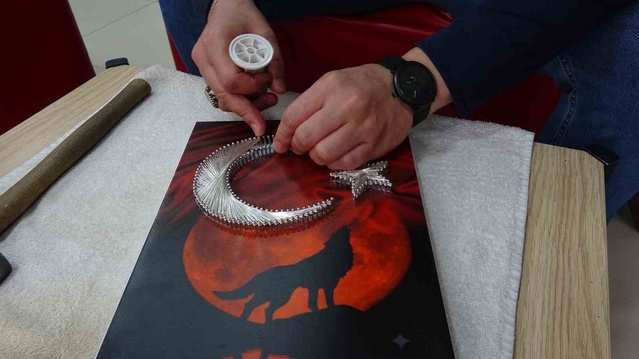 Giresun Çamoluk'ta öğretmenevi çalışanı lobiyi sanat galerisine çevirdi