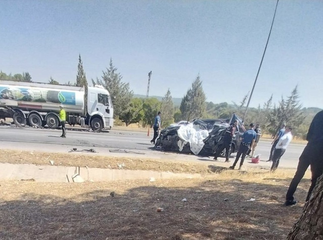 Kahramanmaraş'ta otomobil, sulama yapan kamyona çarptı; sürücü öldü, 2 yaralı
