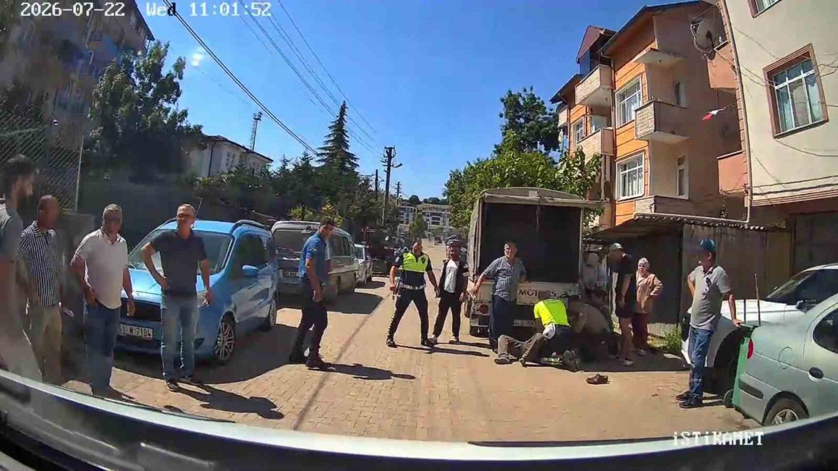 Kandıra\'da kalp krizi geçiren 68 yaşındaki vatandaşı polis memuru hayata döndürdü