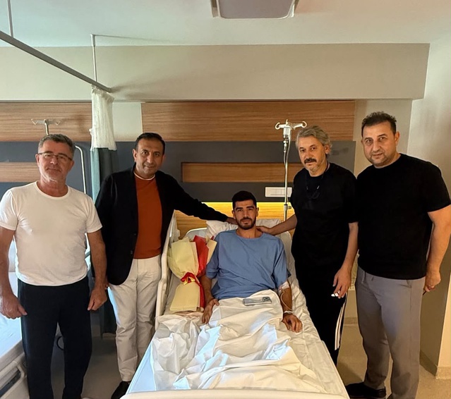 Kayserispor'un savunma oyuncusu Fethi Özer sol dizinden ameliyat oldu