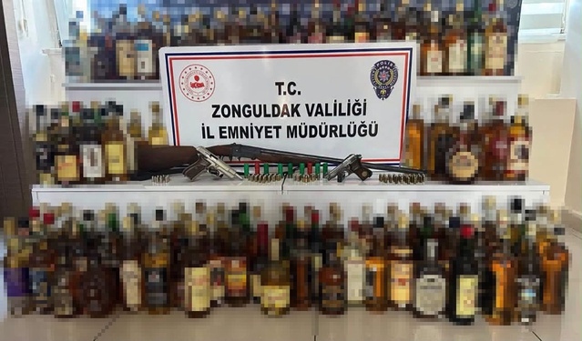 Zonguldak Kilimli'de adli aramada 189 şişe bandrolsüz alkol ile silah ele geçirildi