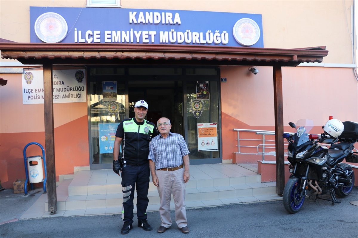Kocaeli Kandıra\'da polisin kalp masajıyla kurtardığı 68 yaşındaki kişi teşekkür ziyareti yaptı