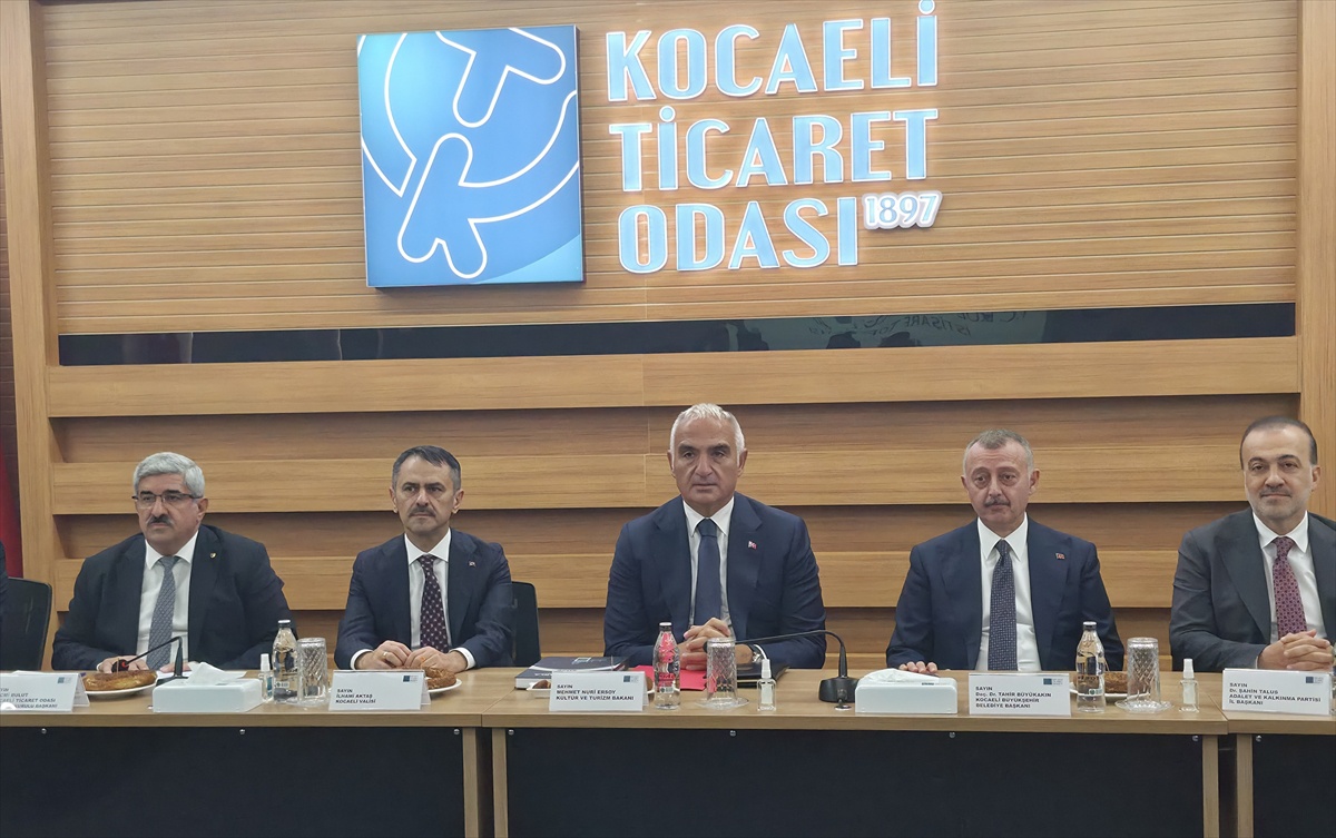 Kültür ve Turizm Bakanı Ersoy, Kocaeli\'de millet bahçesi ve teleferikte inceleme yaptı