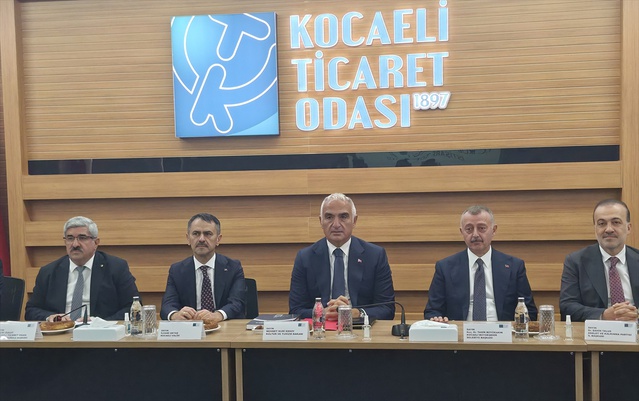 Kültür ve Turizm Bakanı Ersoy, Kocaeli'de millet bahçesi ve teleferikte inceleme yaptı