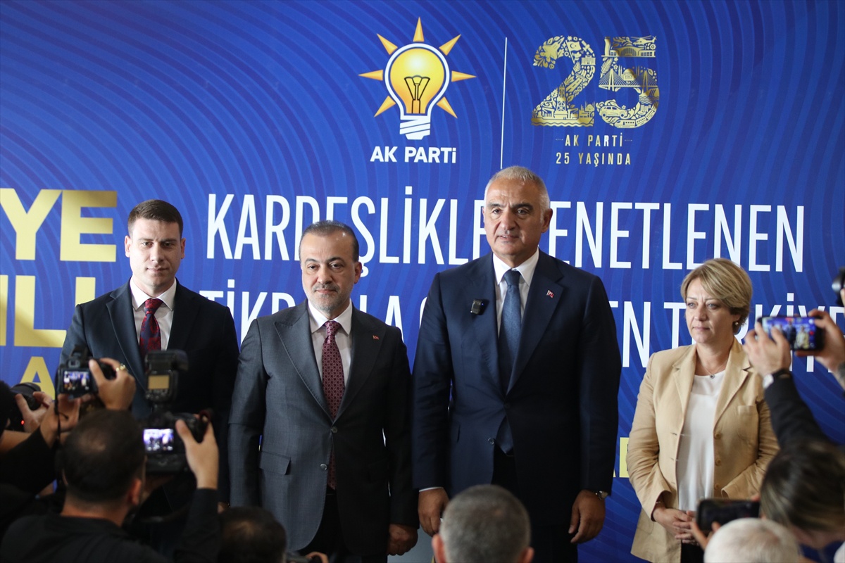 Kültür ve Turizm Bakanı Ersoy, Kocaeli\'de "Türkiye Yüzyılı Buluşmaları"nda konuştu: