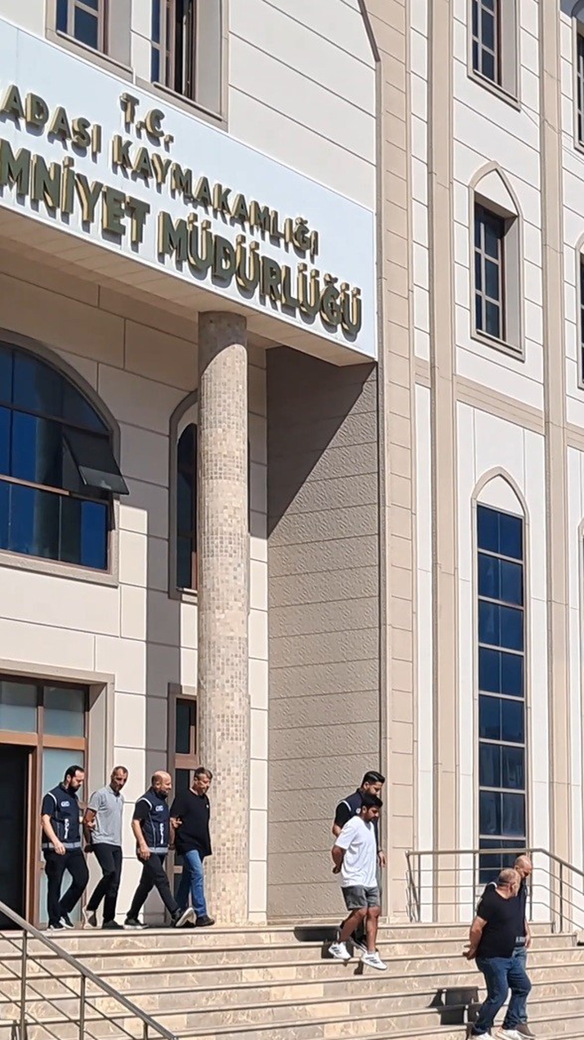 Kuşadası\'nda göçmen kaçakçılığı soruşturmasında 4 şüpheli daha tutuklandı