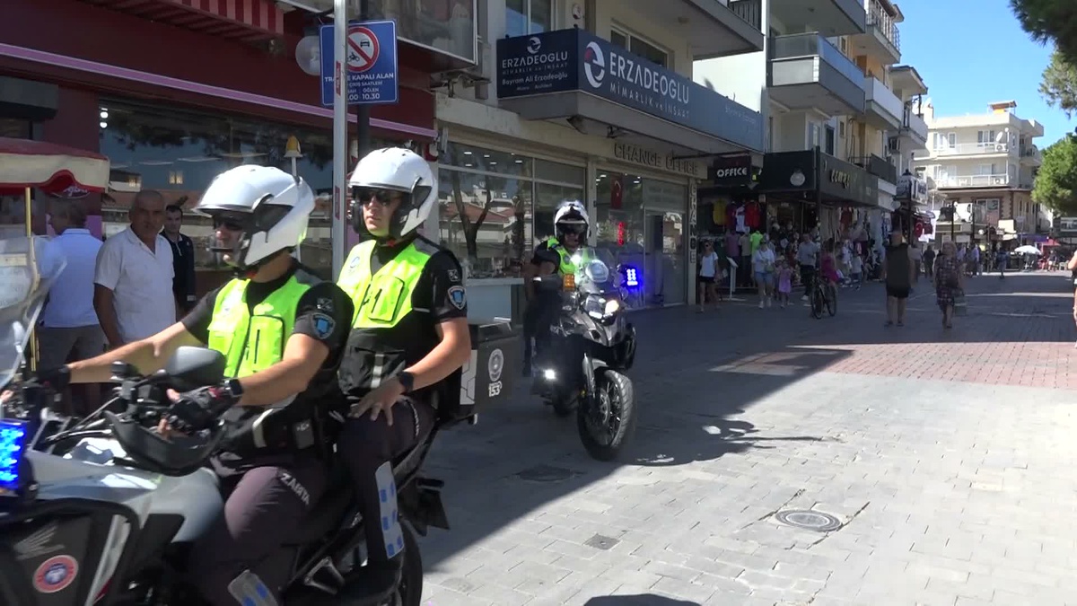 Kuşadası\'nda sıfır işgaliye denetiminde kaldırım işgallerine müdahale edildi