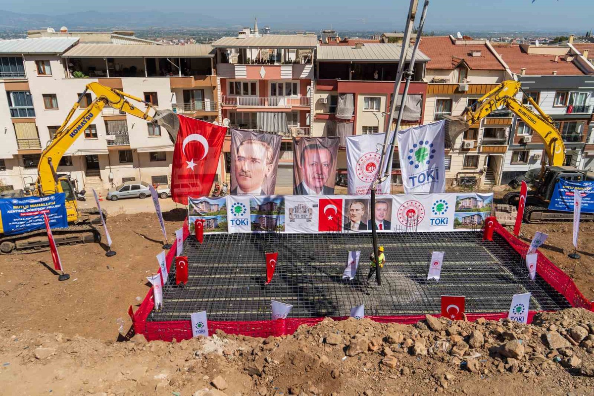Manisa Yunusemre'de 420 milyon TL'lik 137 konutluk projenin temeli atıldı