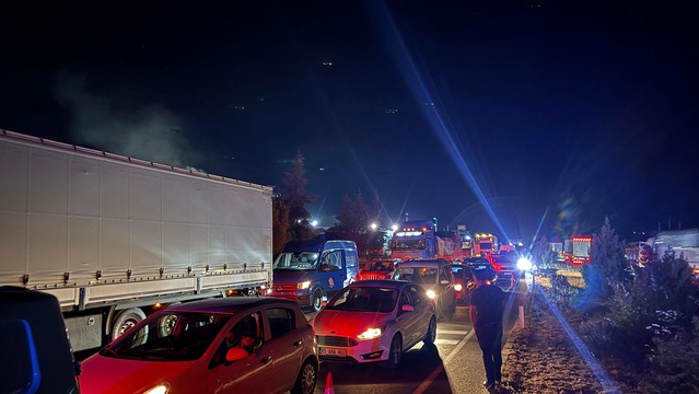 Manisa Kula'da kamyonet TIR'a çarptı, 1 kişi öldü, 4 kişi yaralandı