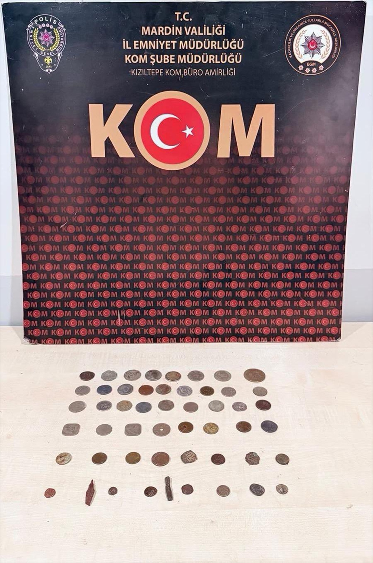 Mardin Kızıltepe\'de bir adreste 48 sikke ile 2 tarihi obje ele geçirildi
