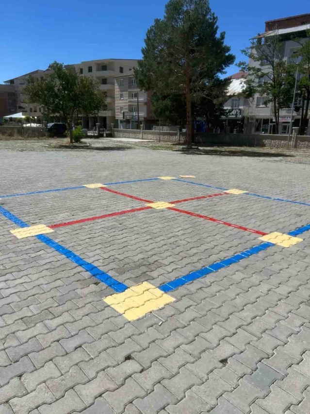 Ağrı Patnos'ta öğrenciler oyunlarla eğlenerek öğreniyor