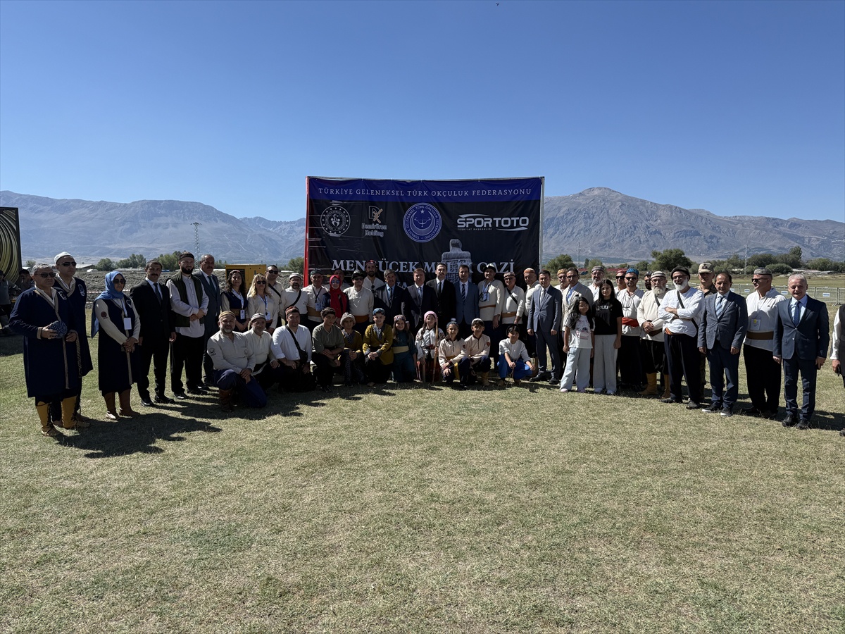 Erzincan\'da Geleneksel Türk Okçuluğu Şampiyonası başladı, 126 sporcu mücadele ediyor