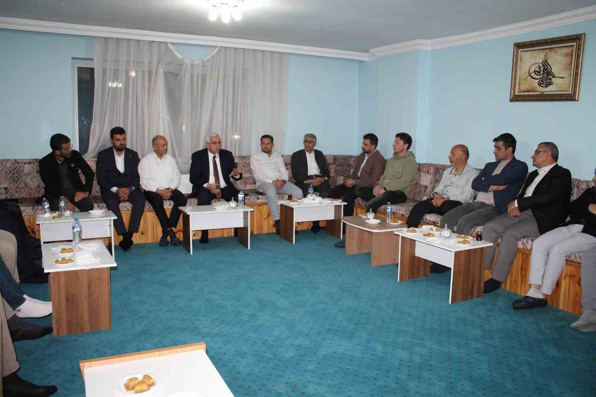 AK Parti\'li Öz, Erzurum\'da terörsüz Türkiye ekseninde kalkınmayı anlattı
