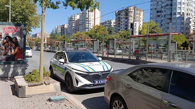 Kayseri Kocasinan'da motosiklet yaşlı adama çarptı, yaya yaralandı