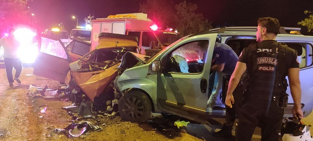 Muğla Fethiye'de kamyonet karşı şeride geçti, otomobil sürücüsü hayatını kaybetti