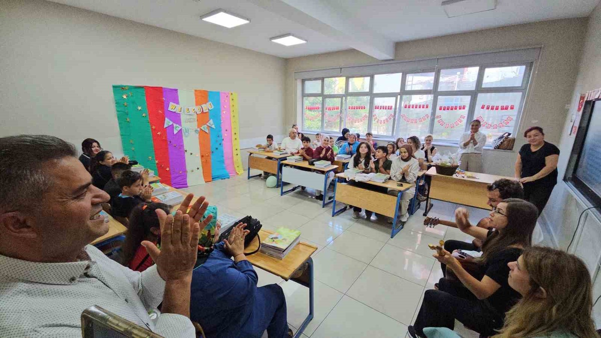 Zonguldak Gazi Ortaokulu\'nda 5\'inci sınıflara müzikli karşılama yapıldı