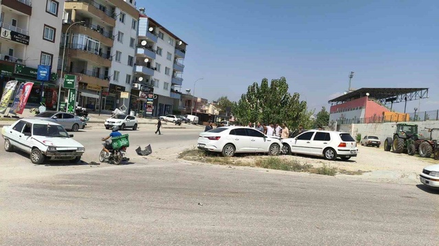 Osmaniye’de 3 otomobilin karıştığı kazada 1 kişi yaralandı