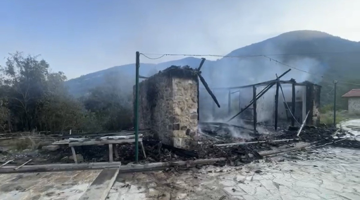 Düziçi\'nde restoran yangını ormana sıçramadan söndürüldü