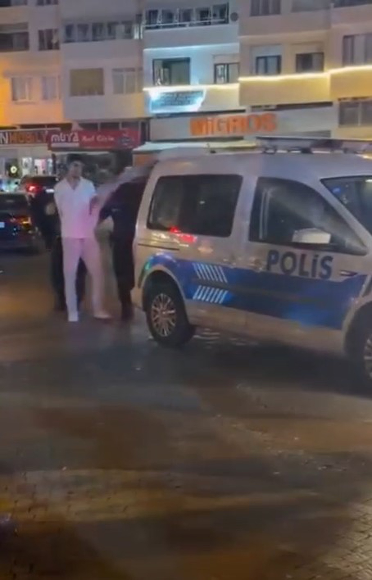 Yalova Armutlu\'da polisin dur ihtarına uymayan ehliyetsiz sürücüye 450 bin lira ceza kesildi