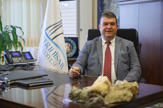  <a class='keyword-sd' href='/seferihisar/' title='Seferihisar'>Seferihisar</a>'da rüşvet ve imar ağı: Başkana külçeyle altın gitmiş