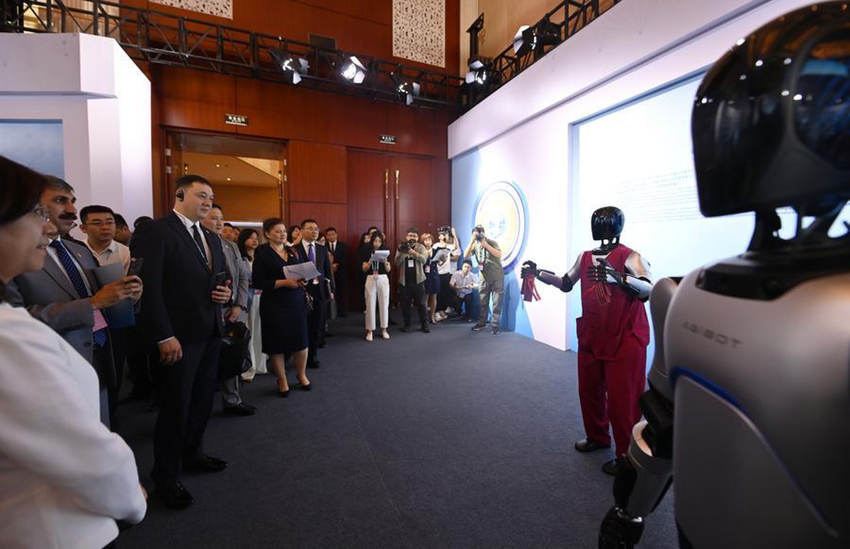 ŞİÖ üyeleri Beijing\'de temel eğitim merkezi açtı, odak yapay zeka ve öğretmen eğitimi