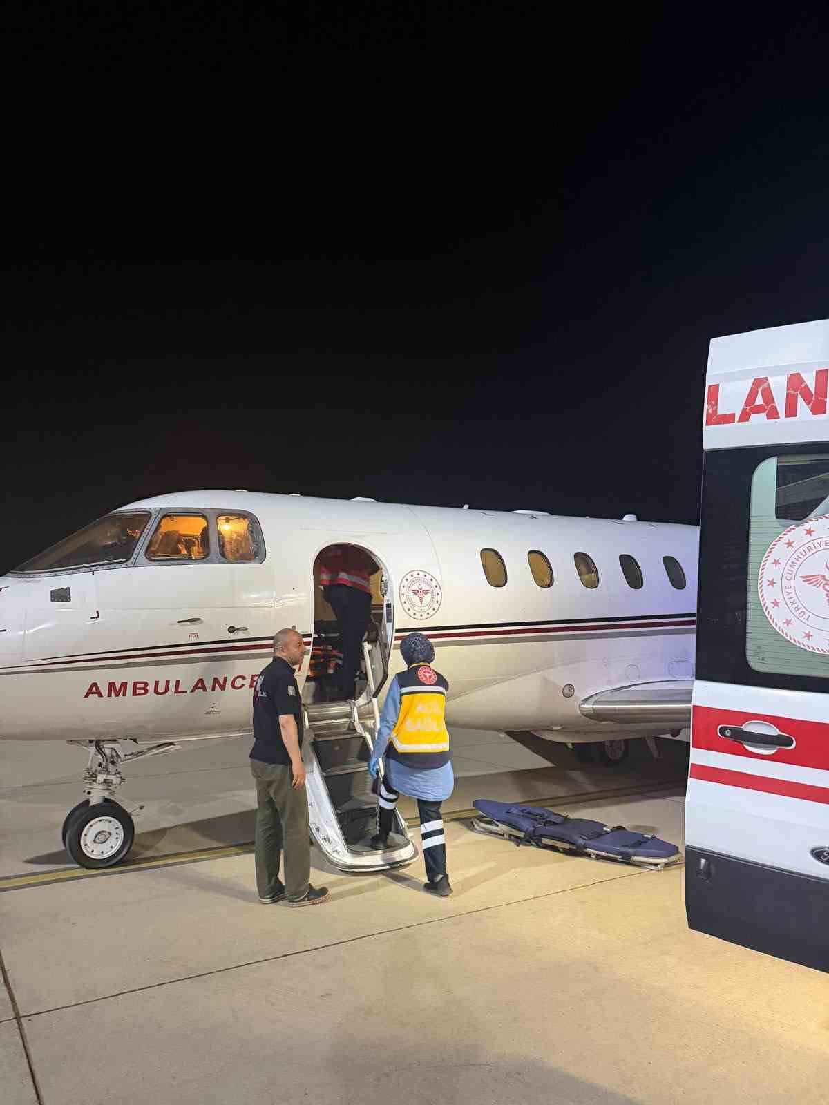 Siirt\'te 2 günlük bebeğe TAPVD tanısı konuldu, ambulans uçakla İstanbul\'a sevk edildi