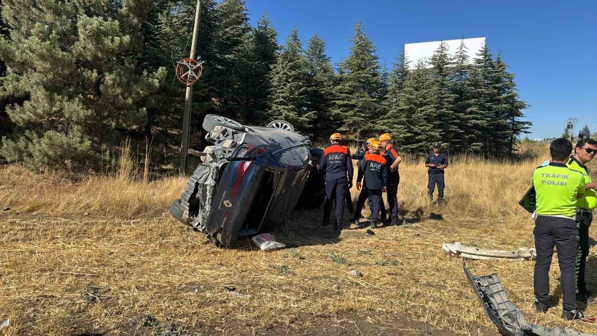 Afyonkarahisar Sinanpaşa\'da otomobil tarlaya devrildi, sürücü hayatını kaybetti